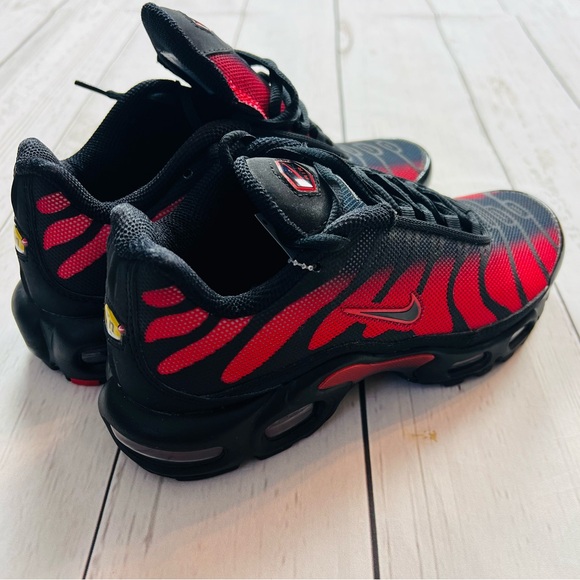 Nike Air Max Plus Bred Reflective Black Red Running Shoes - Picture 5 of 9